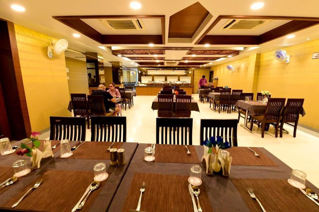 Hotel Jataka Inn Bodh Gaya Exterior photo