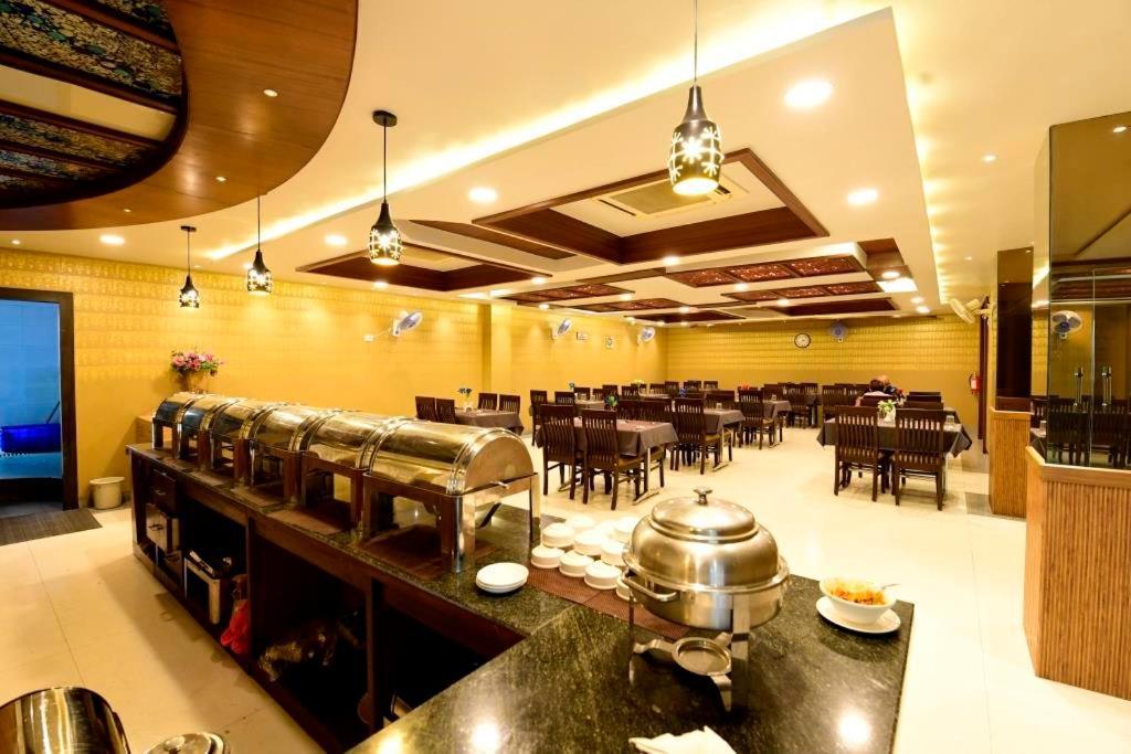 Hotel Jataka Inn Bodh Gaya Exterior photo
